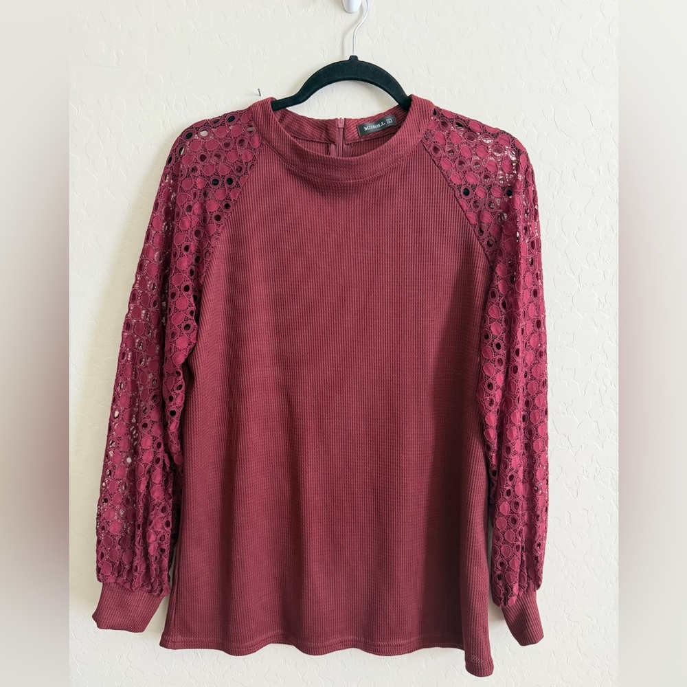Chic Lace Sleeve Women's Blouse in Burgundy